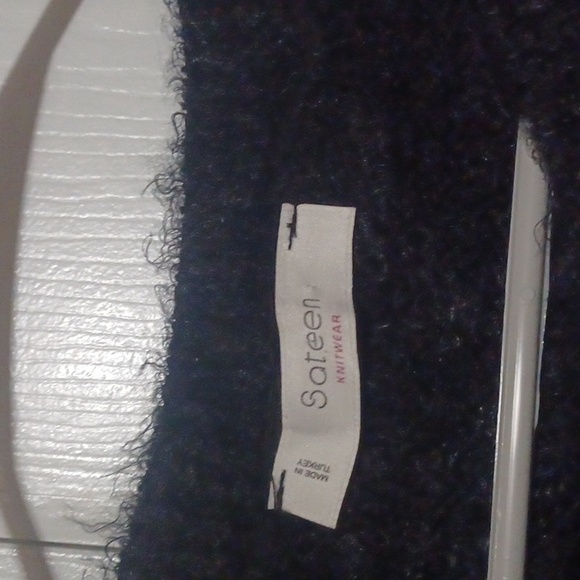 Sateen black gold sweater sequins super soft and fuzzy small medium holiday - Picture 3 of 6